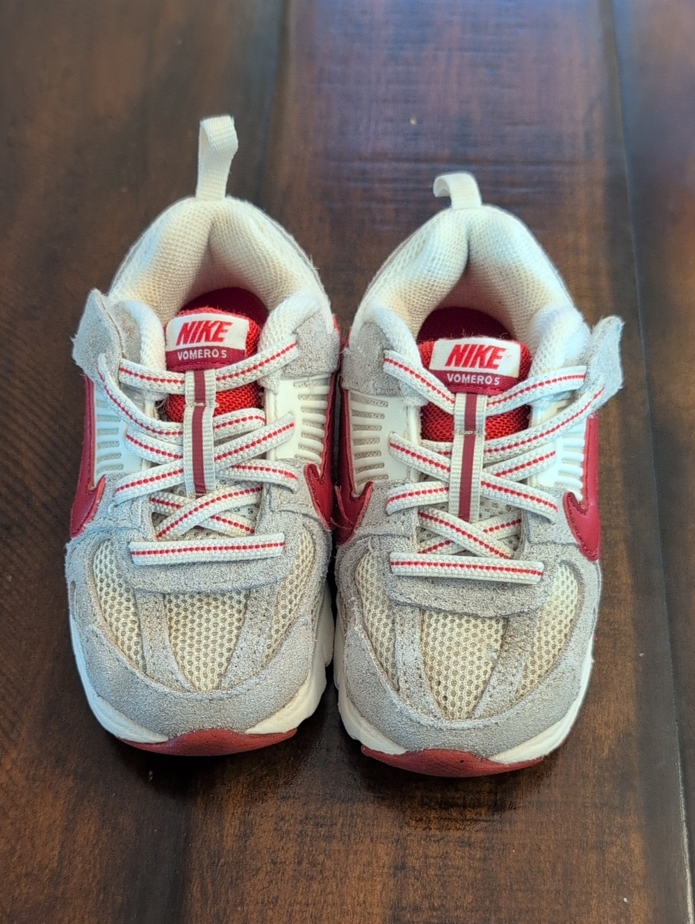 Nike Kids Grey and Red Vomero 5 Sneakers (Set 1 Of 2)